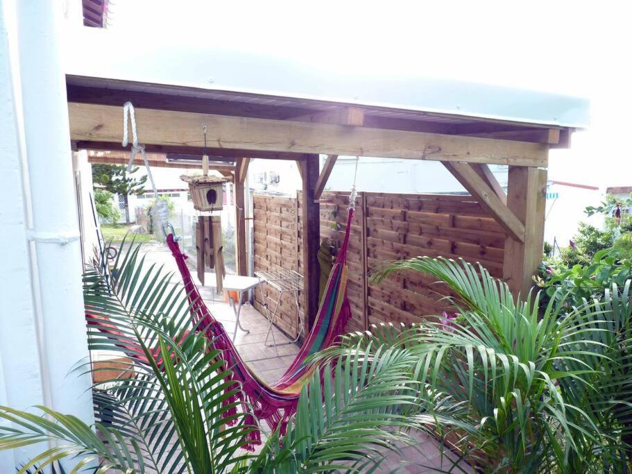 Logement Dans Un Lieu Calme Et Verdoyant A Proximite De Tout Avec Jacuzzi!!! Basse-Terre Buitenkant foto