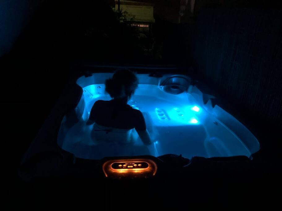 Logement Dans Un Lieu Calme Et Verdoyant A Proximite De Tout Avec Jacuzzi!!! Basse-Terre Buitenkant foto