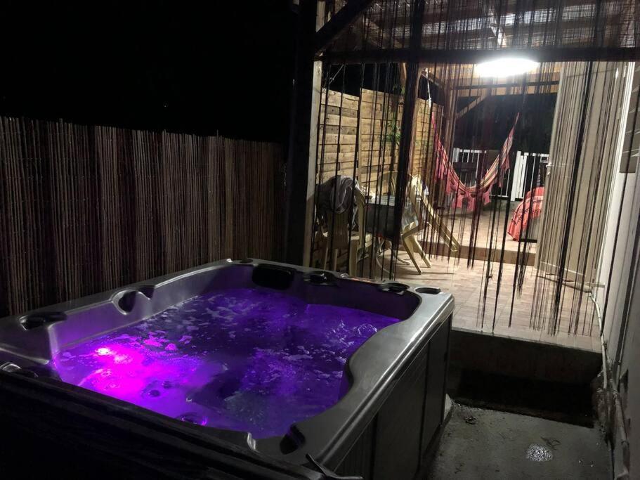 Logement Dans Un Lieu Calme Et Verdoyant A Proximite De Tout Avec Jacuzzi!!! Basse-Terre Buitenkant foto