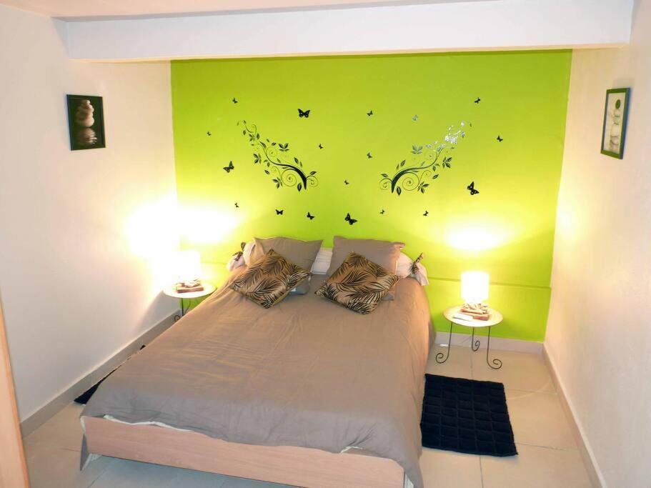 Logement Dans Un Lieu Calme Et Verdoyant A Proximite De Tout Avec Jacuzzi!!! Basse-Terre Buitenkant foto