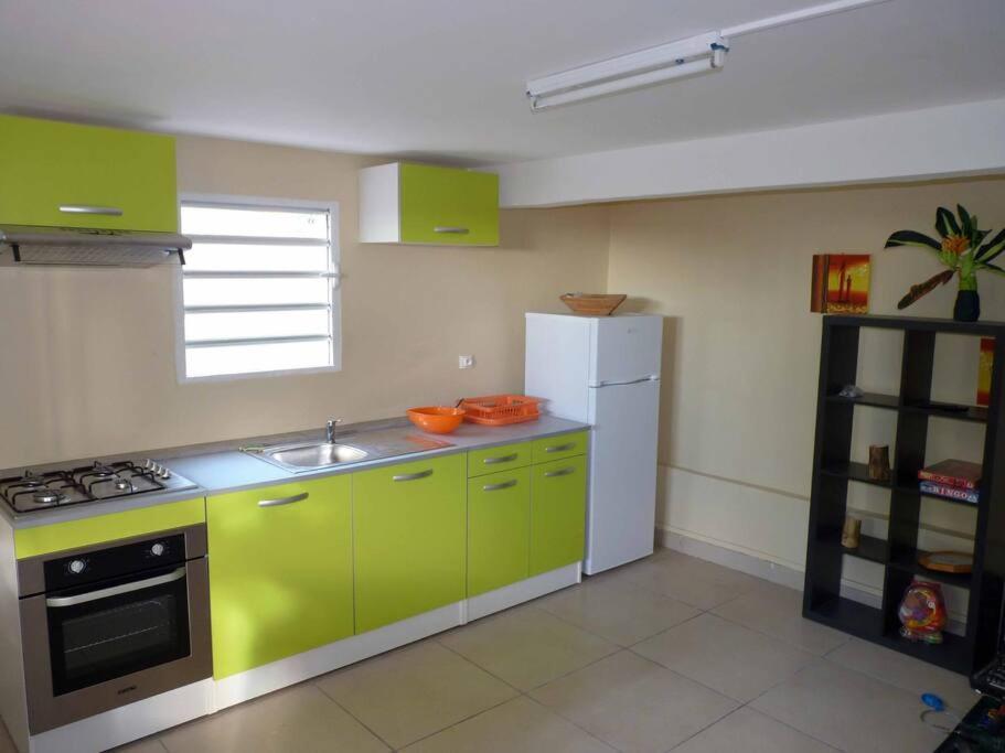 Logement Dans Un Lieu Calme Et Verdoyant A Proximite De Tout Avec Jacuzzi!!! Basse-Terre Buitenkant foto
